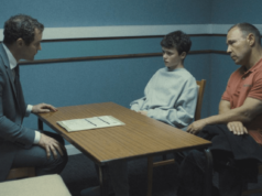 Criador de ‘Adolescence’, Stephen Graham, Surpreendido pelo Impacto da Série na Índia Esta imagem divulgada pela Netflix mostra Mark Stanley, da esquerda para a direita, Owen Cooper e Stephen Graham em uma cena de ‘Adolescência’