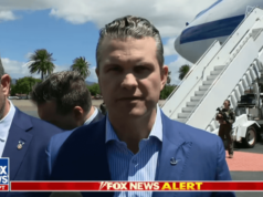 Pete Hegseth afirma que ‘ninguém estava trocando planos de guerra’ em seus primeiros comentários após o escândalo do grupo de mensagens sobre o ataque no Iémen Pete Hegseth criticou Jeffrey Goldberg, do The Atlantic, em seus primeiros comentários sobre o incidente para repórteres na segunda-feira. Fox News