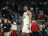 A mágica jornada de St. John’s na March Madness chega ao fim com uma derrota decepcionante para Arkansas Zuby Ejiofor reage após a derrota de St. John para o Arkansas em 22 de março.