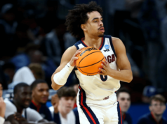 Como Assistir Gonzaga Bulldogs vs. Houston Cougars: Transmissão ao Vivo, Canal de TV para o Jogo do Torneio da NCAA O guarda do Gonzaga Bulldogs, Ryan Nembhard (0), tenta passar no segundo tempo de um jogo da primeira rodada do Torneio Masculino da NCAA contra o Georgia Bulldogs na Intrust Bank Arena / Nick Tre. Smith-Imagn Images