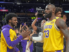Stephen A. Smith revela o que LeBron James “furioso” lhe disse durante um confronto acalorado O ala do Los Angeles Lakers, LeBron James (23), interage com seu filho Bronny James.