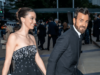Justin Theroux e Nicole Brydon Bloom estão casados Justin Theroux e Nicole Brydon Bloom ficaram oficialmente no Instagram como um casal quando participaram do casamento da irmã gêmea dela em Nova York. Gilbert Carrasquillo via Getty Images