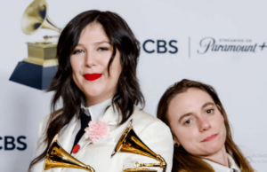 Lucy Dacus confirma relacionamento com a coestrela de boygenius, Julien Baker Lucy Dacus confirmou seu relacionamento com o colega de elenco de Boygenius, Julien Baker (Jason Armond / Los Angeles Times via Getty Images)